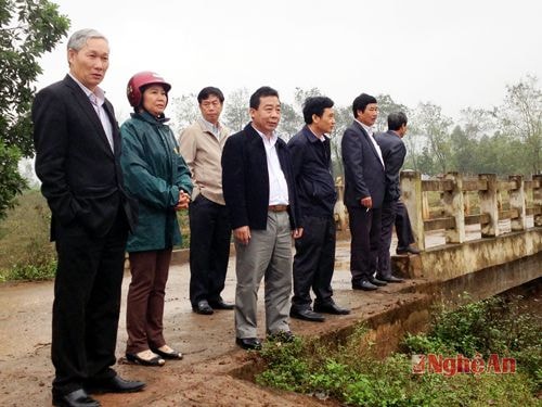 Sở NN&PTNT kiểm tra hồ Khe Vĩnh, xã Nghĩa Mỹ (TX. Thái Hòa).