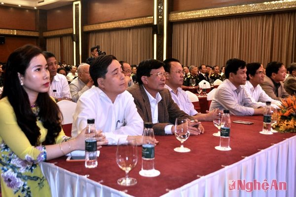 Các đại biểu tham dự buổi lễ