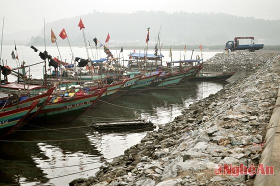 Bến mới Nghi Tân luồng lạch cạn chỉ đảm bảo cho tàu công suất dưới 100 CV ra vào