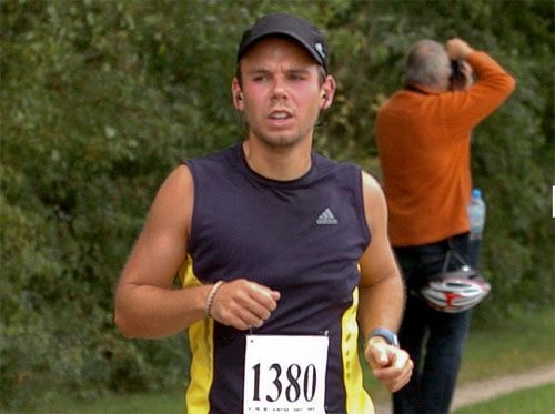 Andreas Lubitz trong một cuộc chạy thi marathon ở Hamburg (Ảnh: Independent)