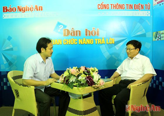 Tiến sỹ Thái Huy Vinh đã có cuộc trao đổi tại trường quay của Báo Nghệ An xung quanh những thắc mắc của học sinh trong  mùa thi này