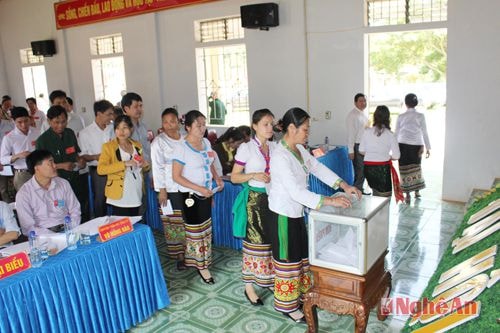 Bỏ phiếu bầu BCH khóa mới