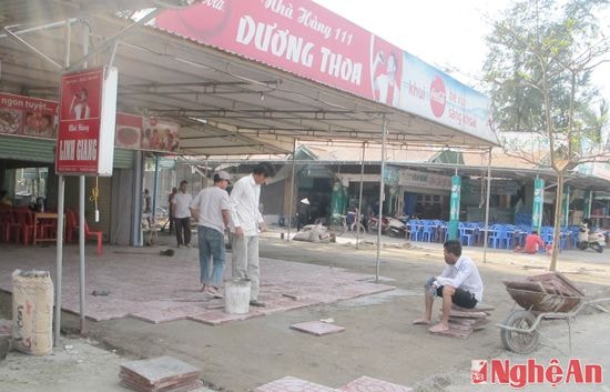 Các ki - ốt dọc bãi biển sửa sang chuẩn bị tốt cho mùa du lịch 2015