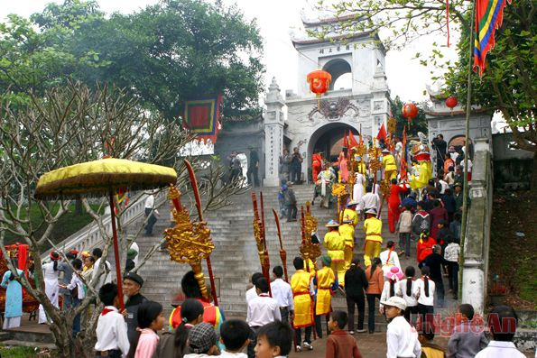 Lễ rước tại Lễ hội đền Cuông.