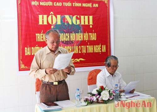 Bác Nghiêm Thanh Đồng - Chủ nhiệm CLB Thái cực trường sinh, TP. Vinh, Trưởng ban đại diện Võ Nhất Nam tại Nghệ An báo cáo tình hình phát triển môn Thái Cực quyền - Võ Nhất Nam tại Nghệ An