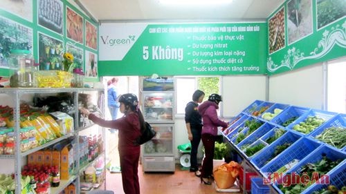 Cửa hàng rau an toàn của V.Green tại số 146, đường Hồng Bàng, TP. Vinh.
