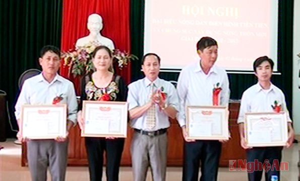 Khen thưởng cho các cá nhân