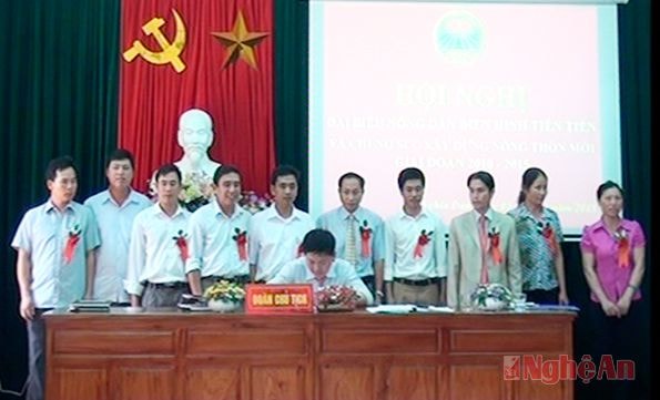 Hội Nông dân các xã, thị trấn kí giao ước thi đua