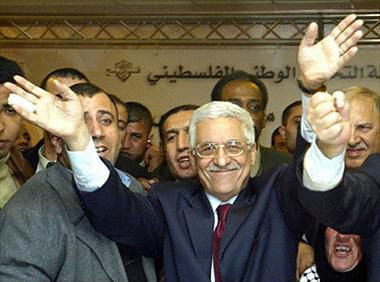 Ông Abbas mừng chiến thắng sau khi kết quả kiểm phiếu được công bố.