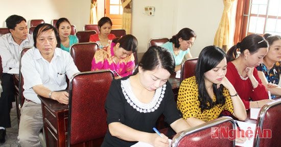Các cộng tác viên trên địa bàn huyện Con Cuông tham gia lớp tập huấn