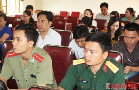 Các cộng tác viên trong lực lượng vũ trang tham gia lớp tập huấn