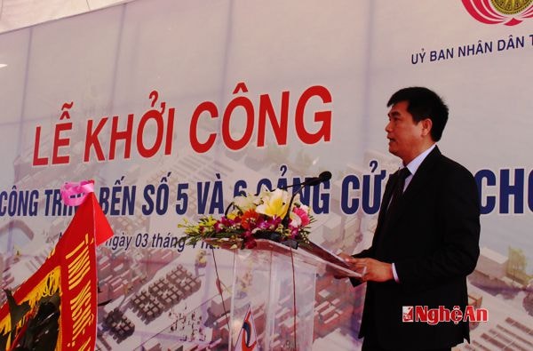 Đại diện lãnh đạo Công ty cổ phần Đầu tư xây dựng Tuấn Lộc phát biểu