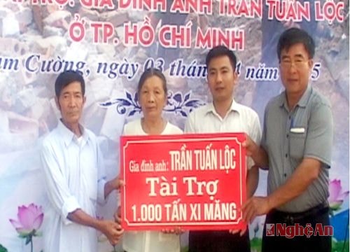 Trao 1000 tấn xi măng cho xã Nam Cường