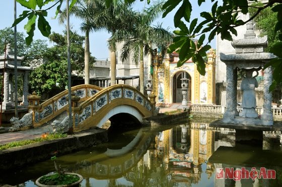 Chùa Lô Sơn (phường Nghi Tân, TX. Cửa Lò) - một điểm du lịch tâm linh.