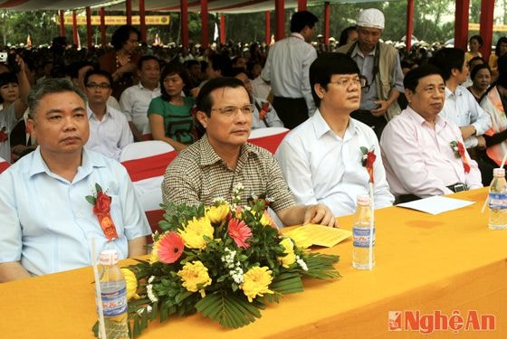 Đại biểu về phía tỉnh Nghệ An tham dự buổi lễ