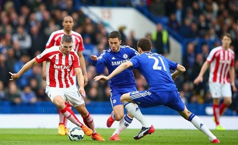 Hazard in dấu giầy trong cả 2 bàn thắng của Chelsea