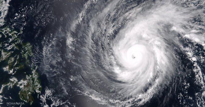 Ảnh chụp vệ tinh siêu bão Maysak đang di chuyển trên tây Thái Bình Dương về hướng Philippines ngày 1/4/2015. Nguồn: Reuters