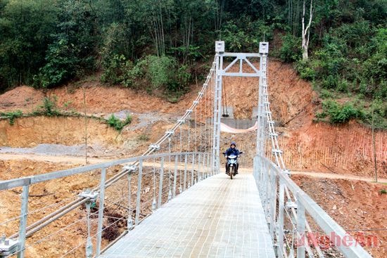 Cầu treo bản Xát (xã Châu Khê- Con Cuông)