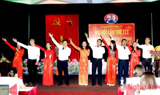 Văn nghệ chào mừng đại hội