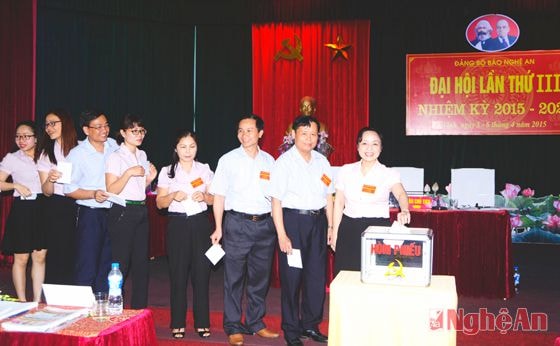 Đại hội tiến hành bỏ phiếu
