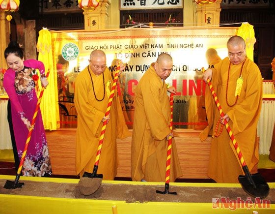 Các đại biểu khởi công xây dựng chùa Cần Linh