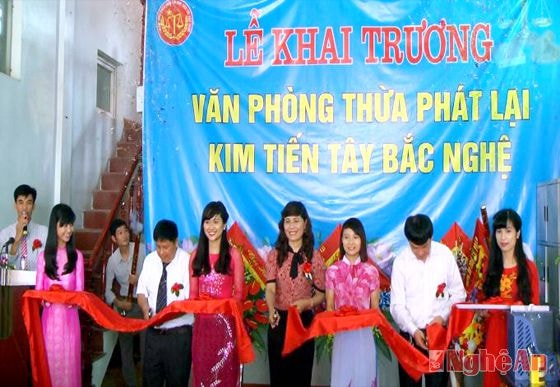 Cắt băng khai trương văn phòng Thừa phát lại Kiem Tiến Tây Bắc Nghệ