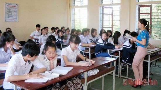 Giờ ôn tập của học sinh Trường THPT Hà Huy Tập (TP. Vinh).