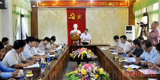 Đồng chí Huỳnh Thanh Điền phát biểu tại buổi làm việc