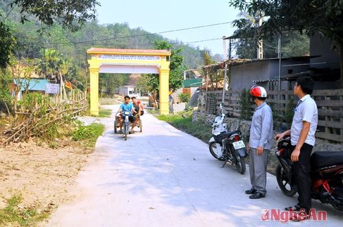 Đường bê tông NTM ở bản Cam, xã Tam Thái (Tương Dương).