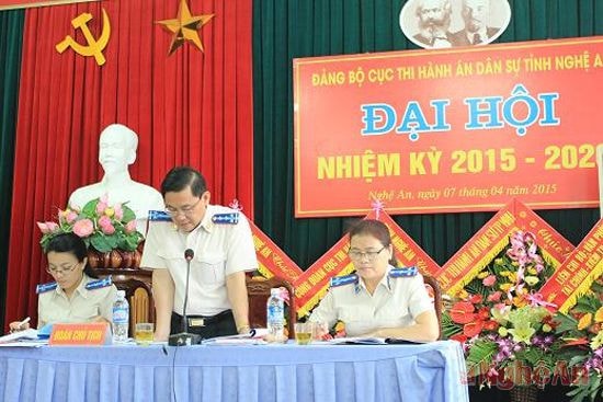 Đoàn chủ tịch đại hội
