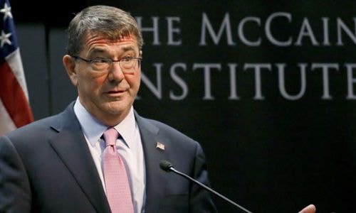 Bộ trưởng Quốc phòng Mỹ Ashton Carter phát biểu tại Đại học Arizona hôm 6/4. Ảnh: AP.