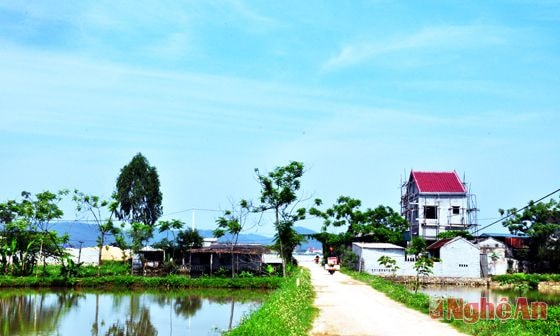 Vị trí đấu nối giữa QL1A và đường dẫn vào cầu vượt chưa được giải phóng mặt bằng