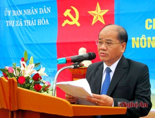 Đồng chí Lê Phúc Ân, Chủ tịch UBND TX Thái Hòa đọc lời kêu gọi