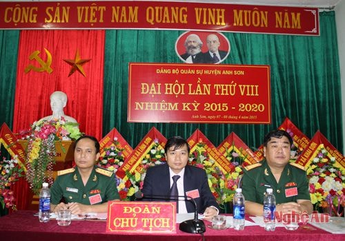 Chủ trì đại hội