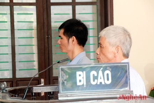 2 bị cáo trước phiên tòa