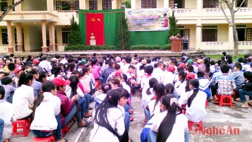 Toàn cảnh buổi trao học bổng