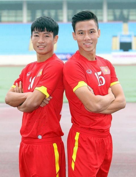 Đội trưởng U23 Việt Nam (phải) Quế Ngọc Hải cùng trung vệ Bùi Tiến Dũng là những gương mặt mới nổi của BĐVN, xuất thân từ vùng đất giàu truyền thống bóng đá Nghệ An - Hà Tĩnh. Ảnh: Facebook nhân vật