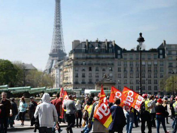 Biểu tình phản đối chính sách khắc khổ tại Paris. Nguồn: euronews.com
