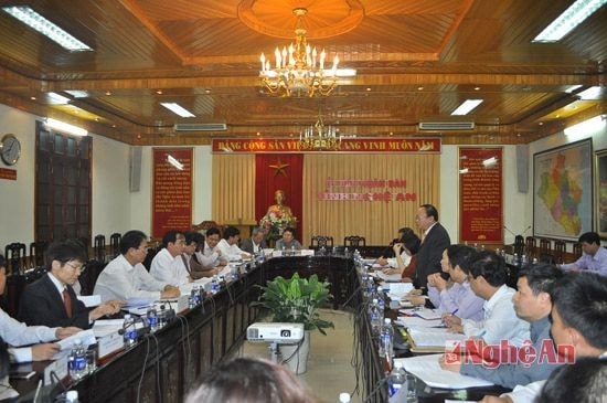 Qunag cảnh buổi giám sát của HĐ Dân tộc tại UBND tỉnh Nghệ An về kết quả thu hồi đất nông lâm trường