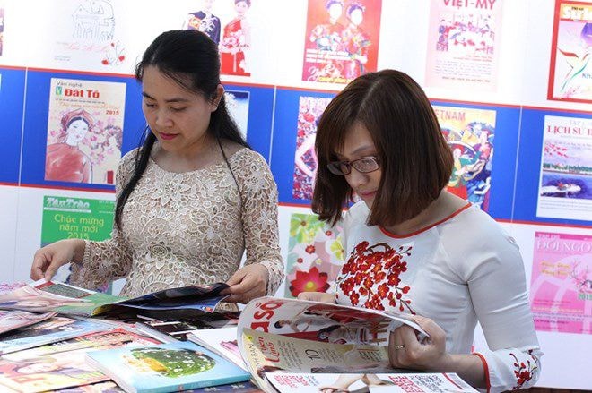 Hội báo xuân tại Lào