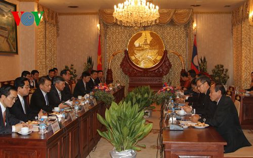Đoàn đại biểu cấp cao Việt Nam đã có cuộc hội đàm với Đoàn đại biểu cấp cao Lào 