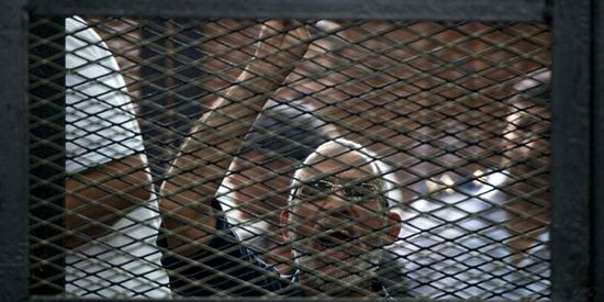 Một phiên tòa xét xử những người ủng hộ cựu Tổng thống Hồi giáo Mohamed Morsi ở Ai Cập.   Ảnh: AFP