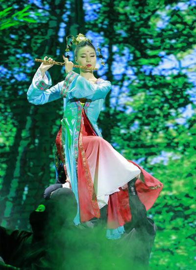 Ninh Dương Lan Ngọc với tạo hình cổ trang trong phần thi nhảy dựa trên nhạc phim 