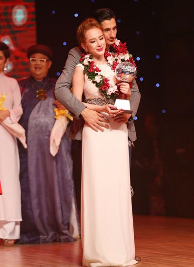 Angela Phương Trinh đoạt giải bạc