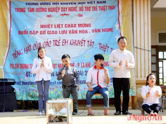 Tiết mục văn nghệ của trẻ em tàn tật, thiệt thòi