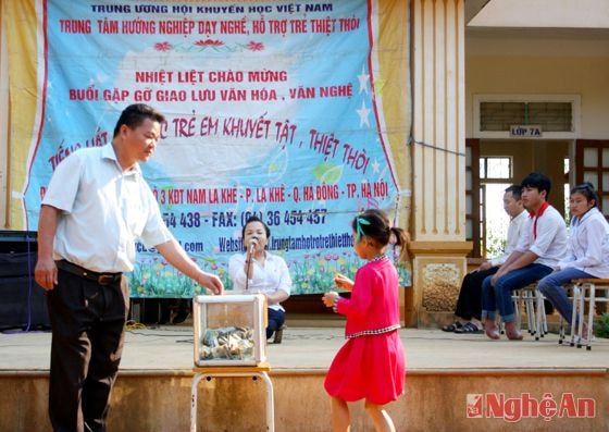 Thùng quyên góp.