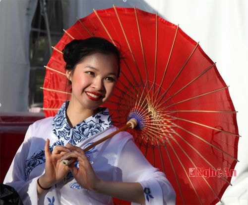 Thíu nữ xứ sở hoa anh đào Nhật Bản