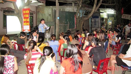 Tuyên truyền, tư vấn pháp luật cho công nhân tại KCN Bắc Vinh.