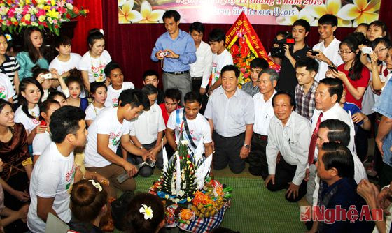 Vui chung lễ chúc phước năm mới theo phong tục Lào