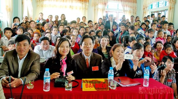 Rất đông người dân đến xem